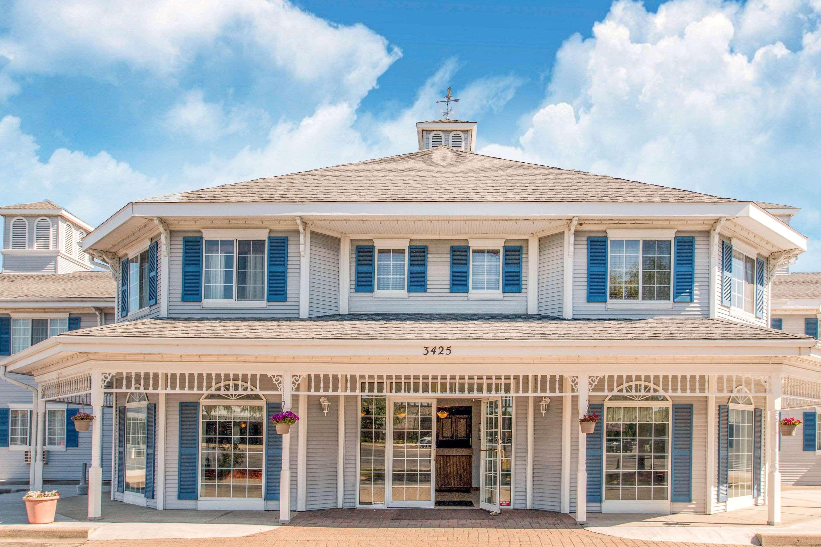 Rodeway Inn Grandville Exterior photo