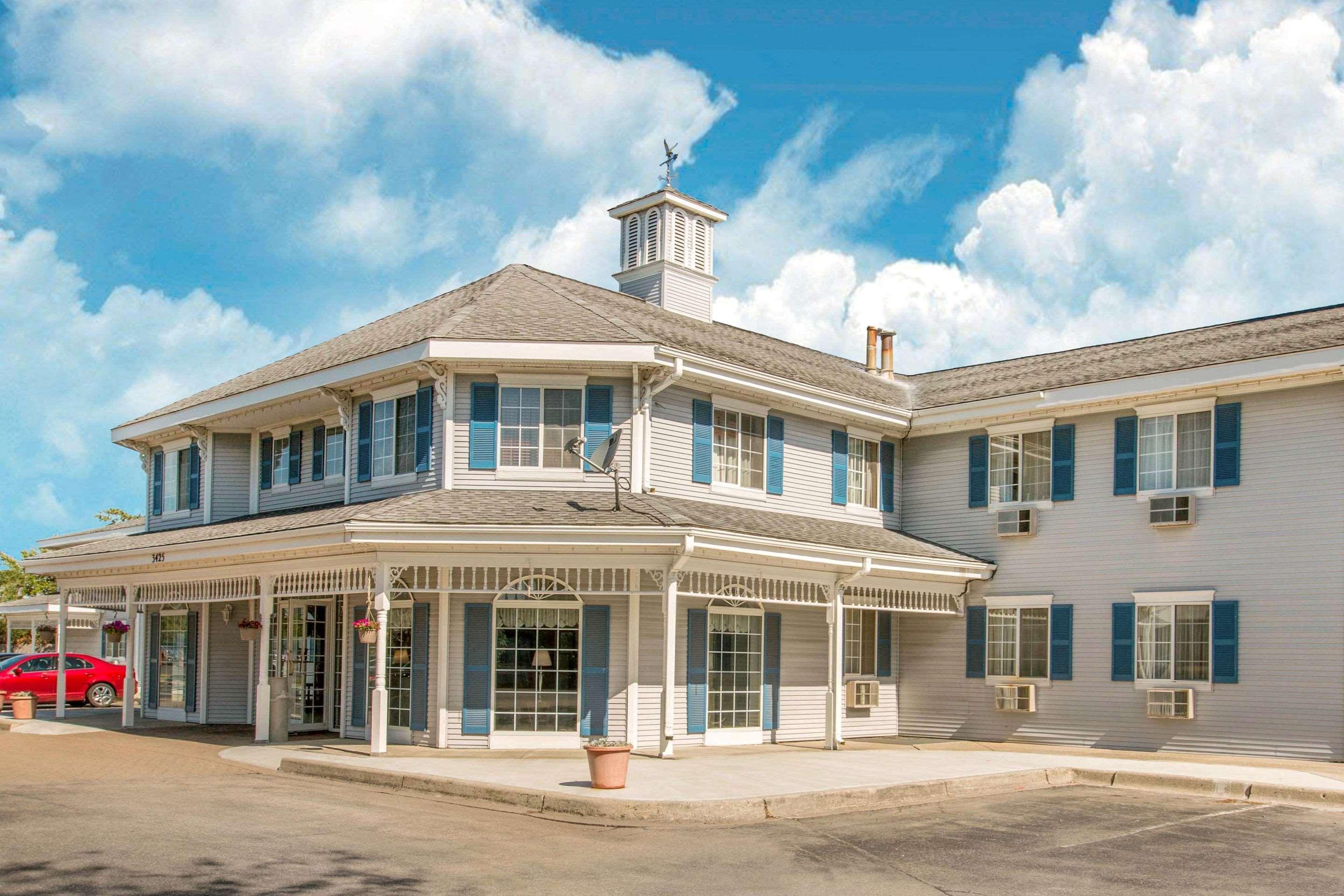 Rodeway Inn Grandville Exterior photo