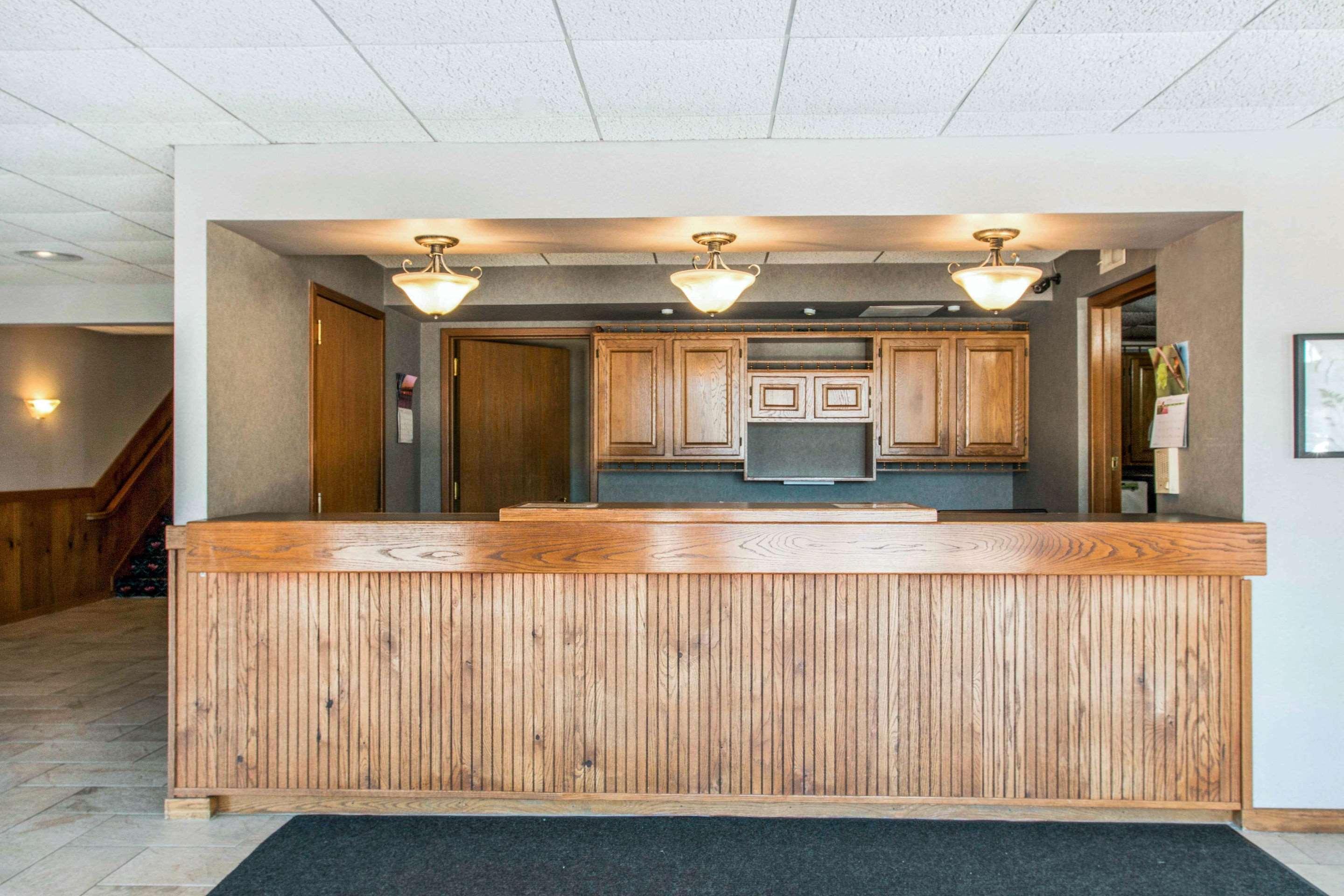 Rodeway Inn Grandville Exterior photo