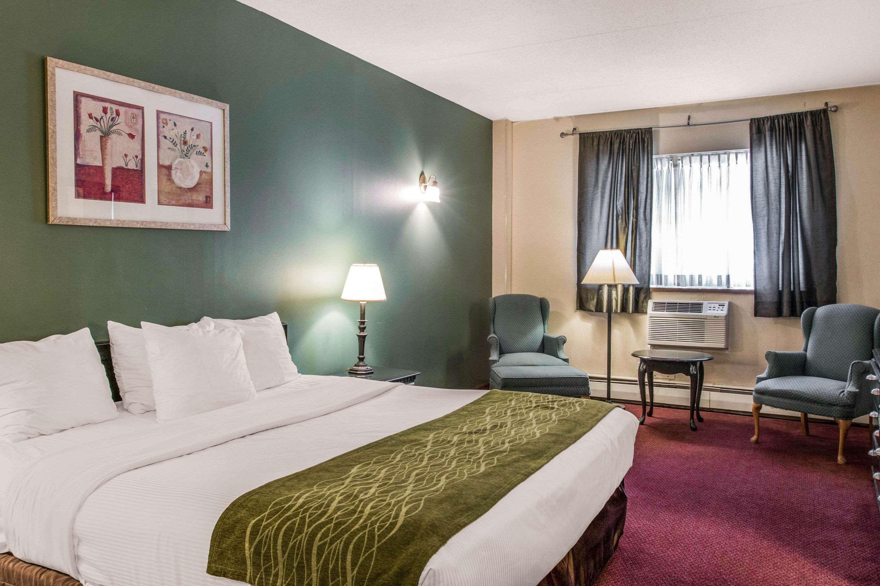 Rodeway Inn Grandville Exterior photo