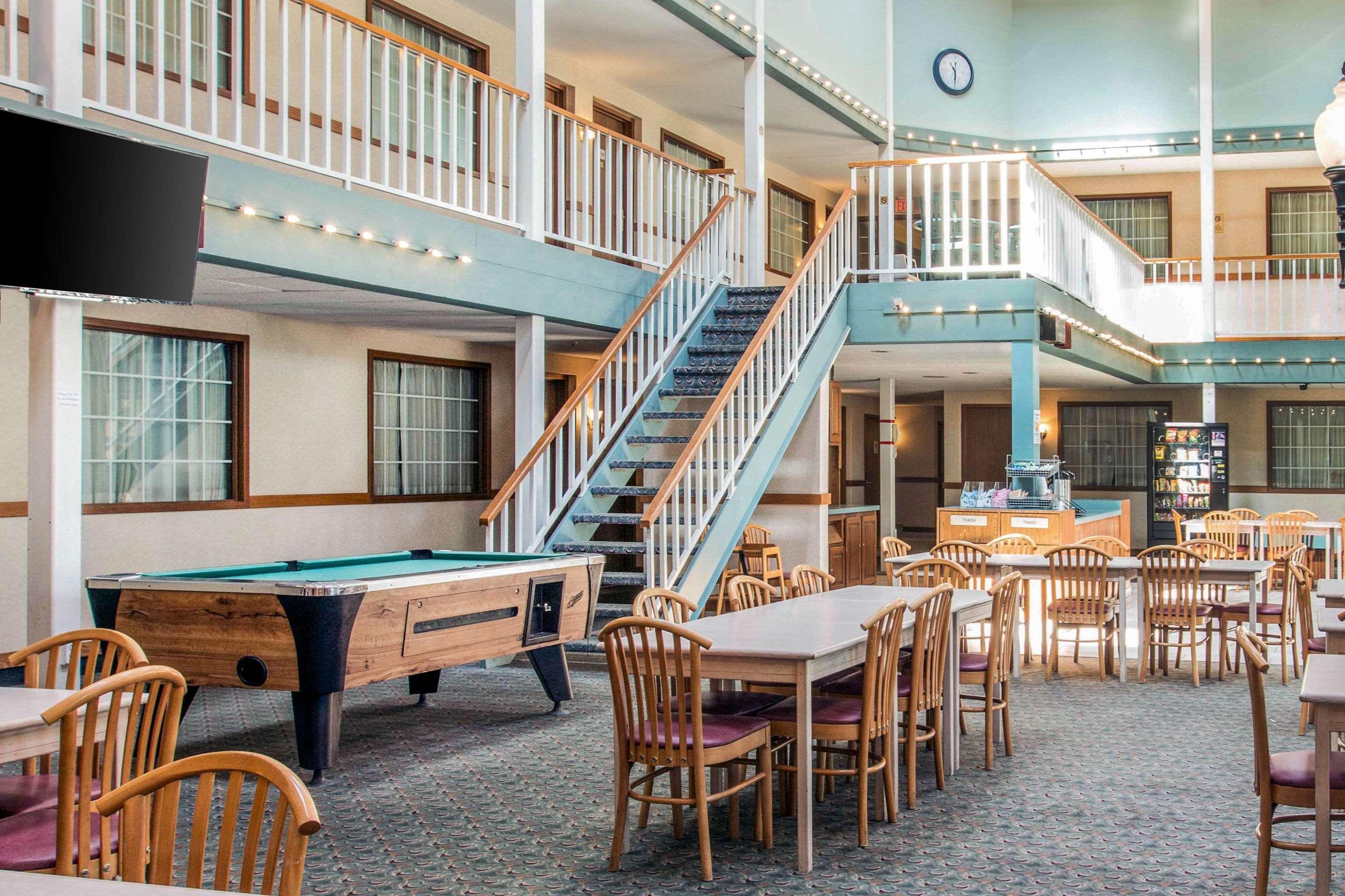 Rodeway Inn Grandville Exterior photo