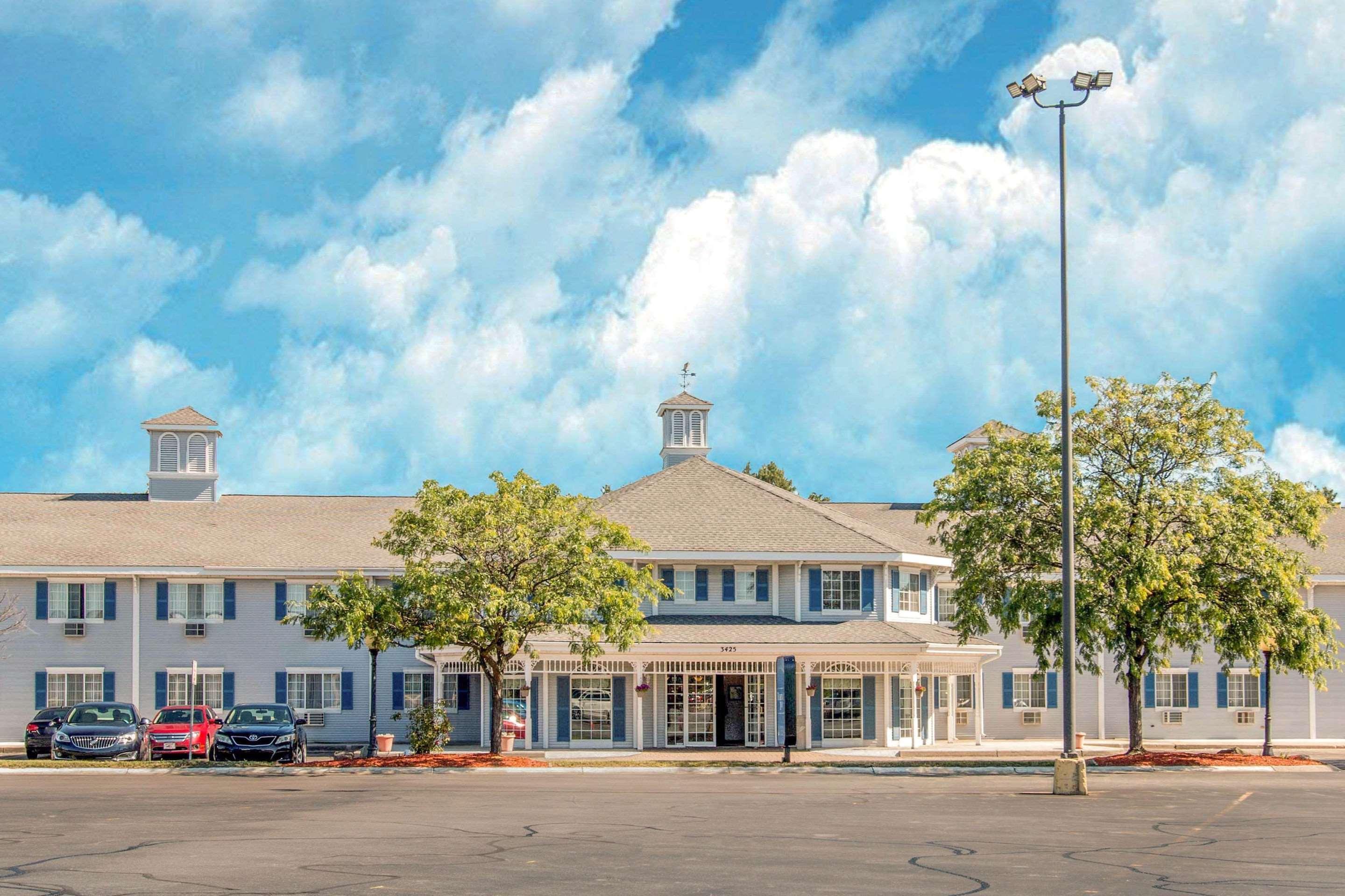 Rodeway Inn Grandville Exterior photo