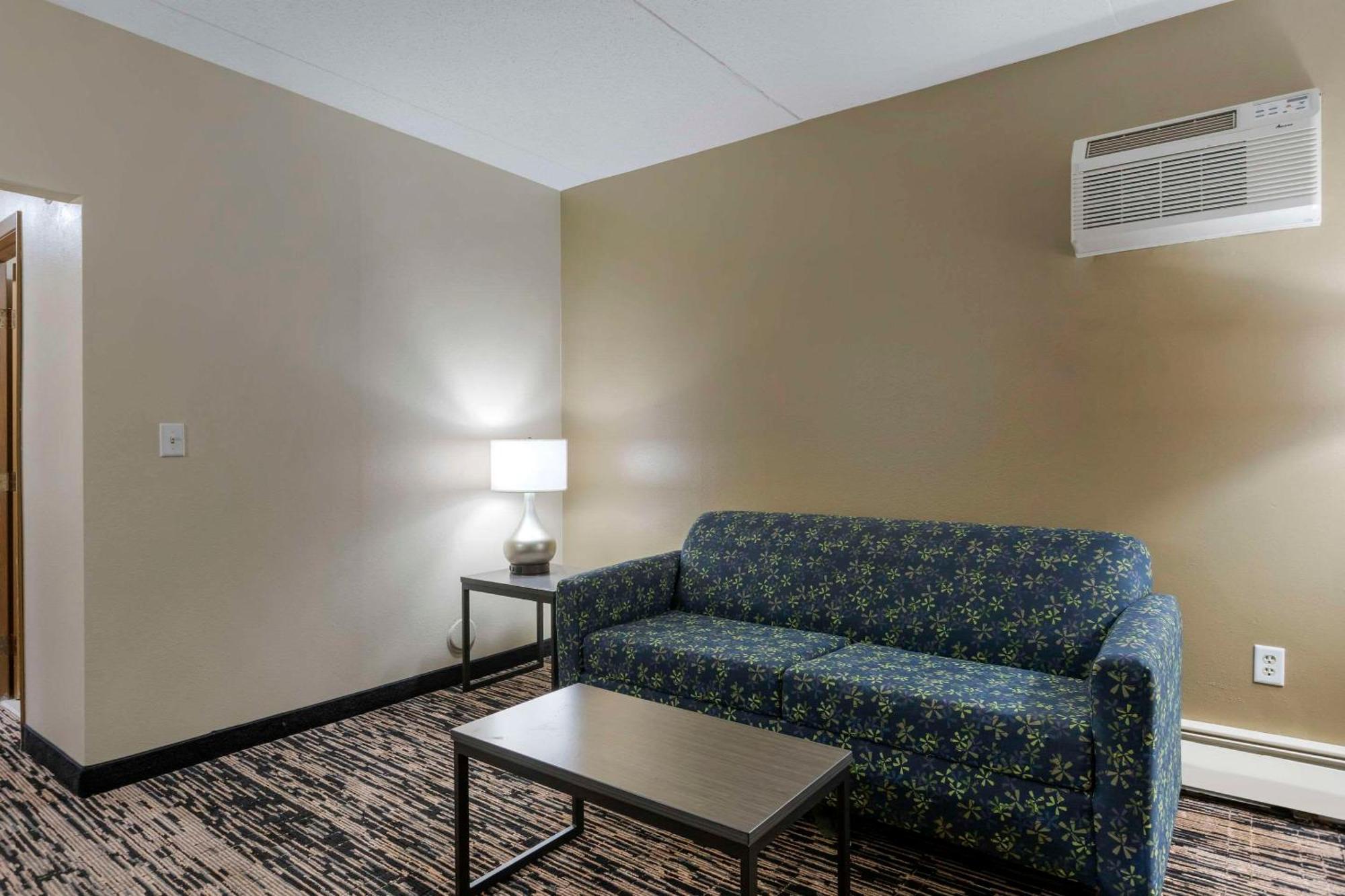 Rodeway Inn Grandville Exterior photo